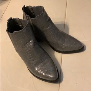 Yoki brand faux snakeskin booties size 6.5